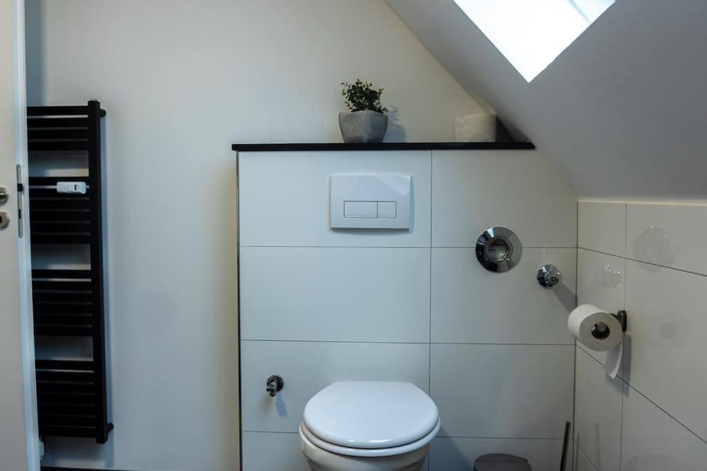 Moderne Ferienwohnung In Gelsenkirchen-Schalke Fuer 1 Bis 7 Personen Mit Terrasse, Ideal Fuer Gruppen & Stadionbesuche Exterior photo