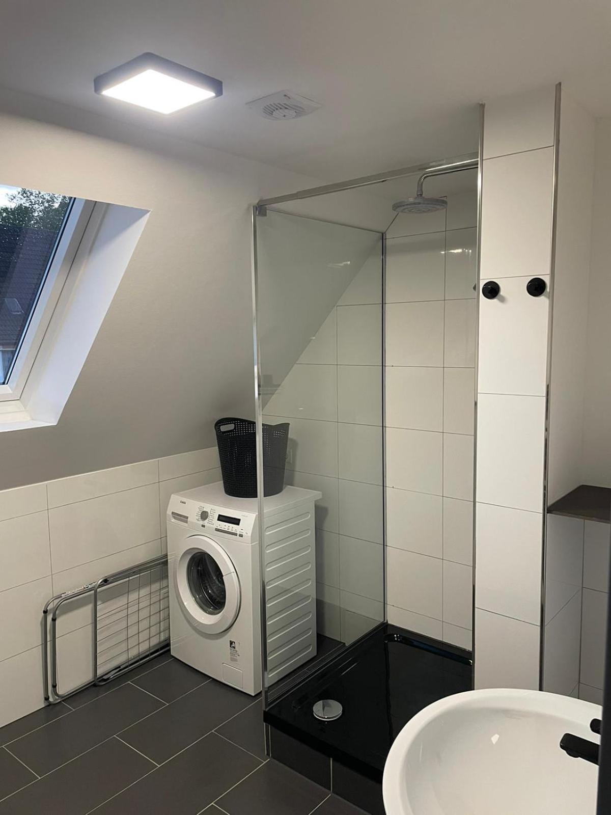 Moderne Ferienwohnung In Gelsenkirchen-Schalke Fuer 1 Bis 7 Personen Mit Terrasse, Ideal Fuer Gruppen & Stadionbesuche Exterior photo